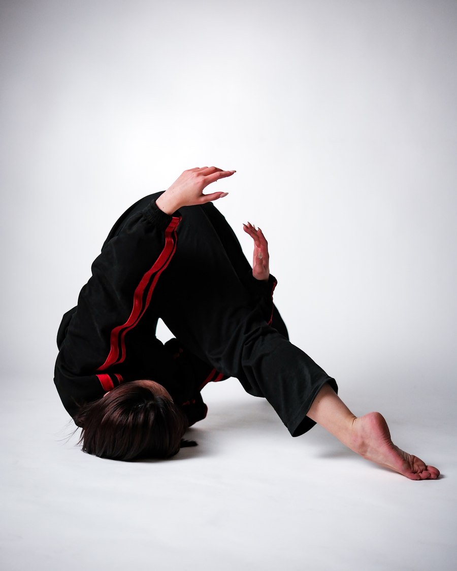 Nanaho in a low contemporary floor pose