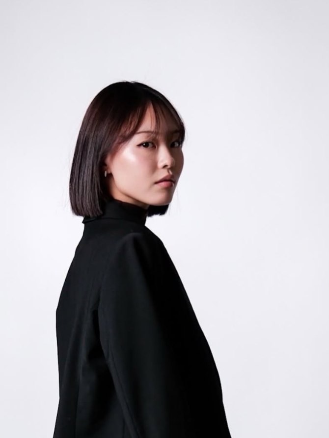 Nanaho Kugawa, portrait in black